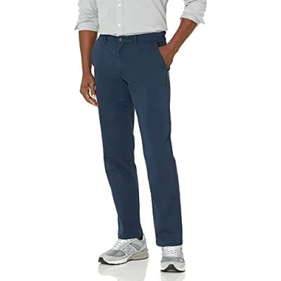 Abbildung von Amazon Essentials Herren Legere Stretch Chinohose mit gerader Passform, Marineblau, 33W / 30L