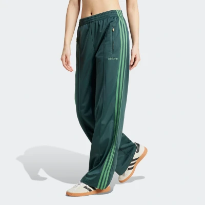 Abbildung von adidas Originals Firebird Jogginghose, Damen, Größe: 50/52 (XXL), Mineral green
