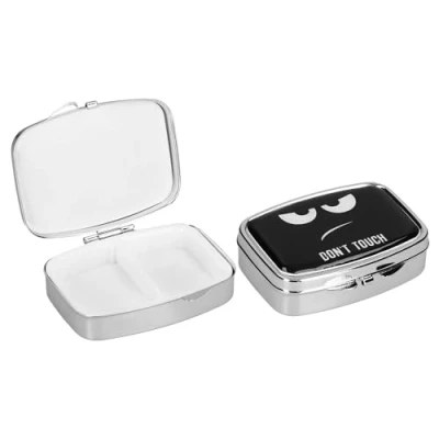 Abbildung von kwmobile Pillendose Edelstahl Tablettenbox mit 2 Fächern 5,5 x 4 1,5cm (1 St), Tablettendose Tragbare Pillenbox Metall Medikamentenbox