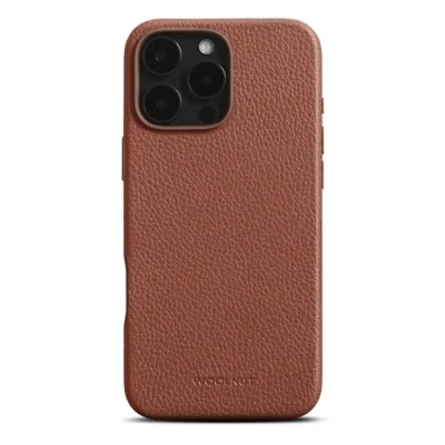 Abbildung von Woolnut Lederhülle für iPhone 16 Pro Max Braun Luxuriöse Hülle aus skandinavischem Vollnarbenleder, kompatibel mit MagSafe, schlankes Design Schutz Kamera, Display und Aluminiumknöpfen