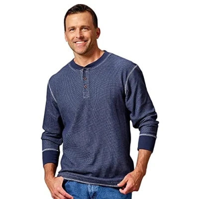Abbildung von Wrangler Authentics Herren Langarm Waffel Henley, Mood Indigo, Mittel
