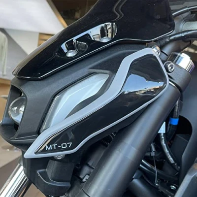 Abbildung von Resin Bike Aufkleber für Motorrad Kompatibel mit Yamaha MT 07 2022. Frontschutzgitter vor Stößen und Kratzern. 3D Harzklebstoff. Gadget Stickers Made in Italy