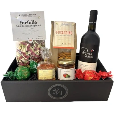 Abbildung von Präsentkorb Italia mit Rotwein, Pasta, Sugo, Grissini, Gewürzmischung und Amaretti für einen italienischen Abend zu zweit Ein Weingeschenkset Männer Frauen