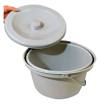Abbildung von DocMed Toilettenstuhl Eimer Nachtstuhl Einsatz Kunststoff, (Spar Set, 1 tlg., für Pflege), Pflegebedarf Nachtstuhl, Ergonomischer Toilettenstuhlinsert