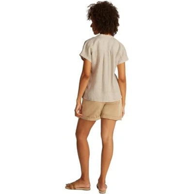 Abbildung von Tommy Hilfiger Kurzarmbluse ESS LINEN COLLARLESS S/S BLOUSE mit Logostickerei,kühlendes Premium Leinen