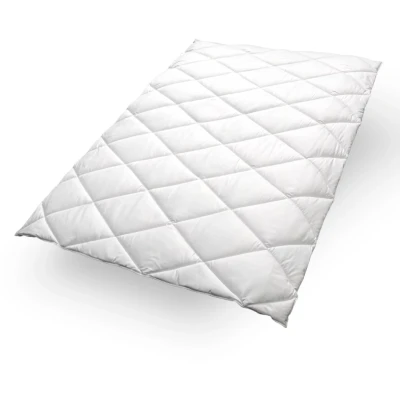 Abbildung von John Cotton Microfaserbettdecke &quot;Anna, Bettdecken für Sommer und Winter, Decke&quot;, 4 Jahreszeiten, Füllung 100% Polyester, Bezug Microfaser (Polyester), (1 St.), Bettdecke 135x200 cm, 155x220 vegan, hypoallergene