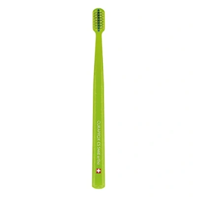 Abbildung von Curaprox Zahnbürste CS 5460 Ortho Handzahnbürste mit Spezialschnitt für Zahnspangen Ultra Soft CUREN Borsten Grün