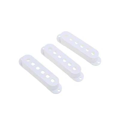Abbildung von Musiclily Pro ST Style Single Coil Tonabnehmer Abdeckung Pickup Kappen Set für Import Strat Squier E Gitarre, Weiß(3er Set)