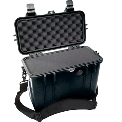 Abbildung von Peli 1430 Top Loader Koffer, IP67 Wasser und Staubdicht,15L Volumen, mit Schaumstoffeinlage (Anpassbar), Farbe: Schwarz