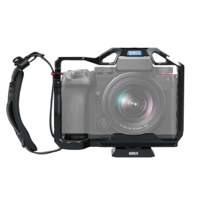 Abbildung von SIRUI Kamera Käfig Cage für Panasonic LUMIX S5II/S5IIX, Arca Swiss kompatibel, Kameragehäuse/Kamerakäfig mit 1/4&quot; 20 Gewindebohrungen, ARRI 3/8&quot; 16 Aufnahmebohrungen, Cold Shoe und NATO Schiene
