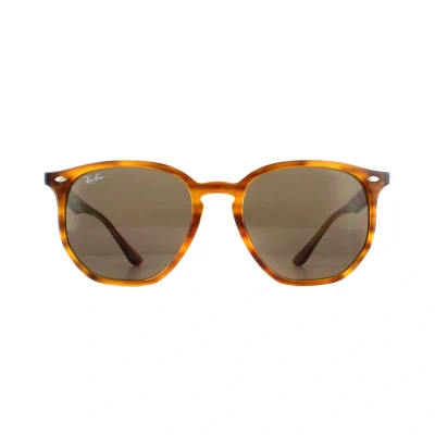 Abbildung von Ray Ban Unisex RB4306 820/73 Gläser SONNENBRILLEN Injiziert Rot Braun Geometrisch Normal