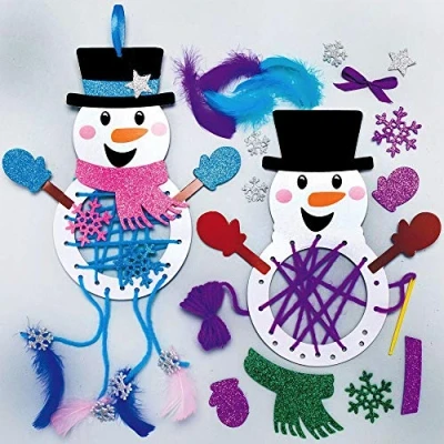 Abbildung von Baker Ross AX515 Traumfänger Set, Schneemann Motiv, kreatives Weihnachtskunst und Bastelzubehör für Kinder zum Basteln, Dekorieren Präsentieren, 4 Stück