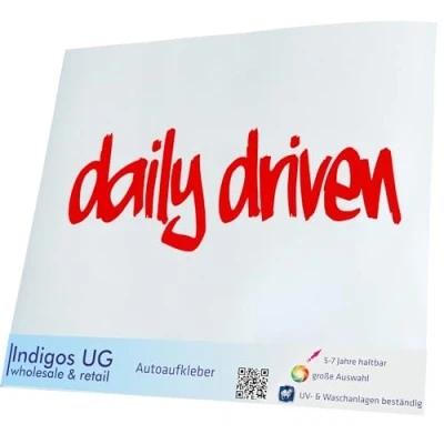 Abbildung von INDIGOS UG Aufkleber Autoaufkleber JDM Die Cut Auto 210x70 mm Daily Driven rot Heckscheibe Heckscheibenaufkleber Sticker Tuning