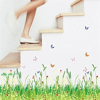 Abbildung von ufengke Wandtattoo Grüne Gras Wiese mit Roten Blumen Wandaufkleber Wandsticker Schmetterlingen Bunte Entfernbare DIY Vinyl Wanddeko für Kinderzimmer Wohnzimmer Schlafzimmer Baseboard Küche