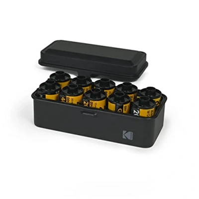 Abbildung von KODAK 120/135 Film Case Filmhülle für 8 Rollen mit 120 Filmen/10 35 mm Filmen Retro Stahlgehäuse zum Sortieren und Sichern von (Schwarz)(Film ist nicht im Lieferumfang enthalten)
