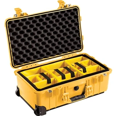 Abbildung von PELI 1510 Robuster Industriekoffer Mit Teleskopgriff und Kugelgelagerten Laufrollen, IP67 Wasserdicht, 27L Volumen, Schaumeinlage (anpassbar), Gelb