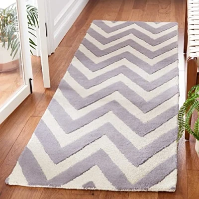 Abbildung von SAFAVIEH Modern Teppich für Wohnzimmer, Esszimmer, Schlafzimmer Cambridge Collection, Kurzer Flor, Silber und Elfenbein, 76 X 244 cm