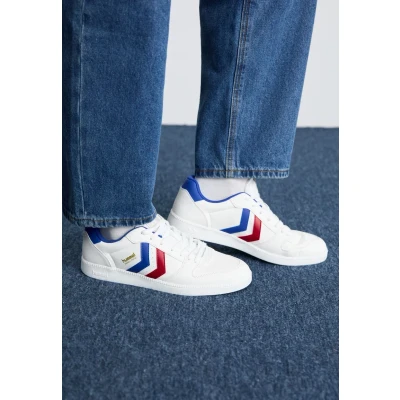 Abbildung von Hummel Handball Perfekt Unisex Sneaker low, Größe: 36, White/navy/red Schuhe
