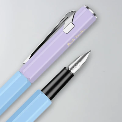 Abbildung von CARAN D&#039;ACHE Füllfederhaltern + PAUL SMITH EDITION 4 / Sky Blue &amp; Lavender Purple (F) Limitierte Edition. Ref. 841.339