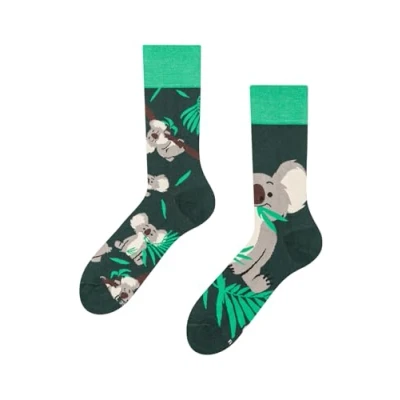 Abbildung von Dedoles Socken Unisex Damen Herren &amp; Kinder Baumwolle viele lustige Designs Fussball Fahrrad Pferde Geschenk links rechts verschieden, Farbe: Grün, Motiv: Koala und Blätter, Gr. 39 42