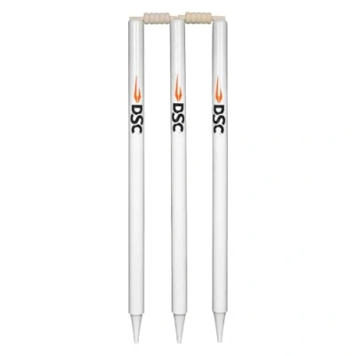 Abbildung von DSC Duco Finish Cricket Stümpfe Set mit Bails Holz Größe: Voll