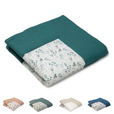 Abbildung von ULLENBOOM ® Baby Krabbeldecke 140x140 cm gepolstert Eukalyptus Petrol (Made in EU) XXL für mit 100% OEKO TEX Baumwolle, ideal als Babydecke &amp; Spieldecke