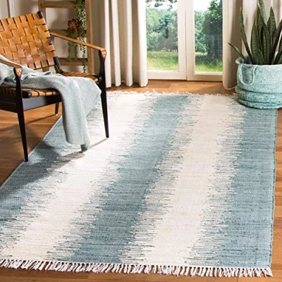 Abbildung von SAFAVIEH Modern Teppich für Wohnzimmer, Esszimmer, Schlafzimmer Montauk Collection, Kurzer Flor, Blau, 152 X 244 cm