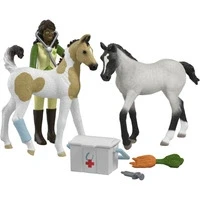 Abbildung von schleich HORSE CLUB Sarah&#039;s Erste Hilfe Set 42777 inkl. 2 Pferde, Sarah &amp; Zubehör tolles Geschenk für Mädchen und Jungen Pferde Spielzeug Kinder ab 5 Jahren aus 8 Teilen