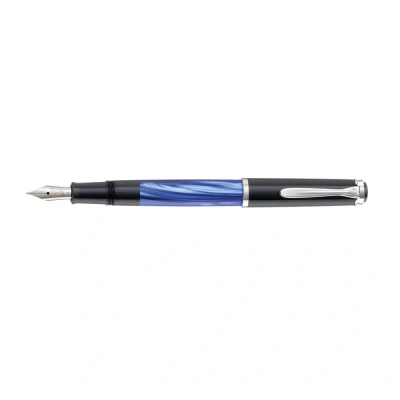 Abbildung von Pelikan Füllhalter Classic 205, Blau Marmoriert, Feder EF (extra fein), hochwertiger Kolbenfüller im Geschenk Etui, 801959