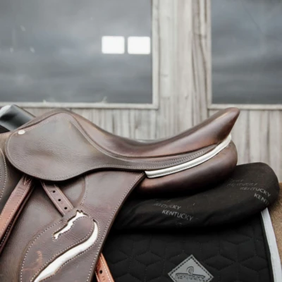 Abbildung von Kentucky Sattelunterleger Correction Impact Schwarz Warmblut 10mm