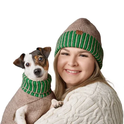 Abbildung von Hundepullover Odense 25 mit Mütze (Set), beige/grün Beige / Grün