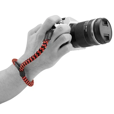 Abbildung von MegaGear Handschlaufe für SLR, DSLR Kamera, Baumwolle, rot, MG1781