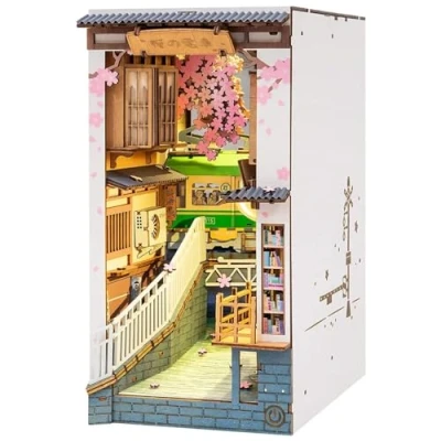 Abbildung von Rolife Sakura Densya DIY Book Nook Kits Modell Holzbausatz,Bookshelf Insert Diorama Bookends, Booknook Bücherregaleinsatz Kits,Japanische Deko Lehrer Geschenk (TGB01)