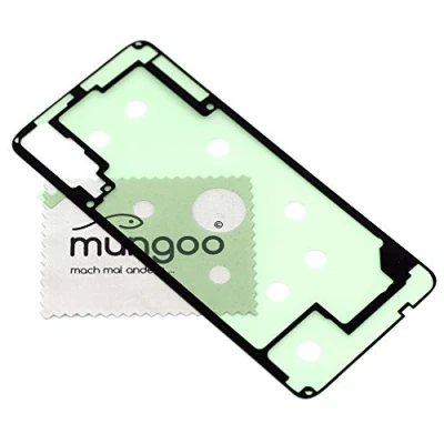 Abbildung von Akkudeckel Klebefilm für Samsung Original Galaxy A70 A705F Dichtung Kleber Adhesive mit mungoo Displayputztuch