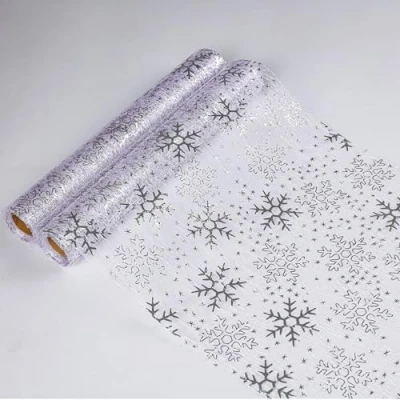 Abbildung von Tischläufer mit weihnachtlichen Schneeflocken, silberfarben, 274 cm x 2 cm, glitzernde silberfarbene Metallic Folienläufer, Dekorationen, Glitzer für Winter, Festival, Urlaub, Zuhause, Party,