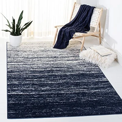 Abbildung von SAFAVIEH Modern Teppich für Wohnzimmer, Esszimmer, Schlafzimmer Adirondack Collection, Kurzer Flor, Marine und Elfenbein, 91 X 152 cm