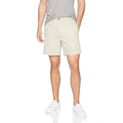 Abbildung von Amazon Essentials Herren Shorts, Klassischer Schnitt, 18 cm, Stone, 29W
