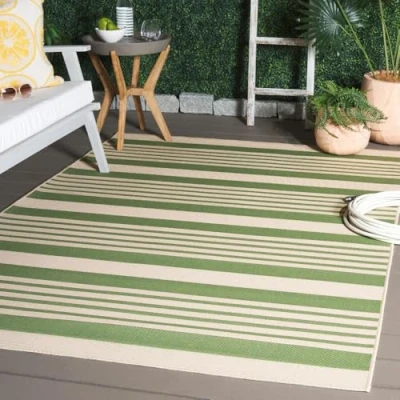Abbildung von SAFAVIEH Geometrisch Teppich für Wohnzimmer, Esszimmer, Schlafzimmer Courtyard Collection, Kurzer Flor, Grün und Beige, 160 X 231 cm