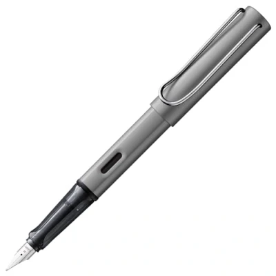 Abbildung von Lamy AL star graphite Füller Füllhalter mit ergonomischem Griff &amp; polierter Stahlfeder in Strichbreite M leichtes Aluminiumgehäuse inkl. Tintenpatrone T 10 blau Rechtshänder