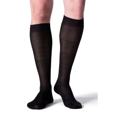 Abbildung von Falke NO. 4 PURE SILK Luxury LINE Kniestrümpfe, Herren, Größe: 43/44, Black