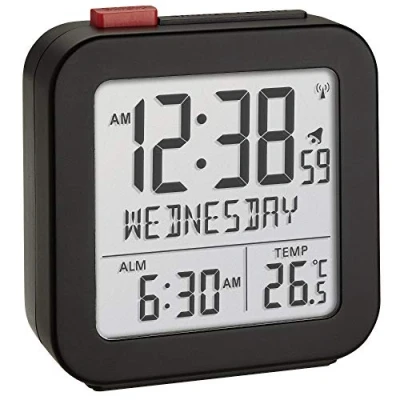 Abbildung von TFA Dostmann 60.2558.01 digitaler Funk Wecker Reisewecker Zeitzone LCD Display (schwarz mit Batterien)