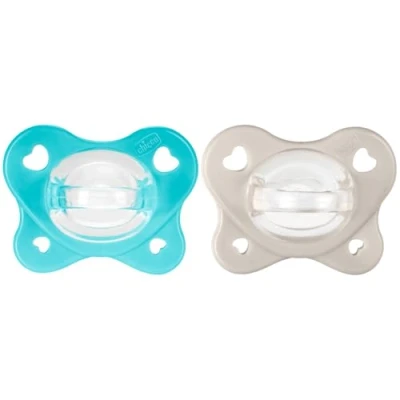 Abbildung von Chicco Dual Soft, Silikonschnuller 6 16 Monate, zweifarbig, Set aus zwei weichen Schnullern, unterstützt die Atmung und fördert richtige Entwicklung des Mundes, 2 Stück, Baby Boy