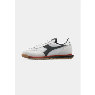 Abbildung von Diadora Cross Unisex Sneaker low, Größe: 44, White/black beluga Textil
