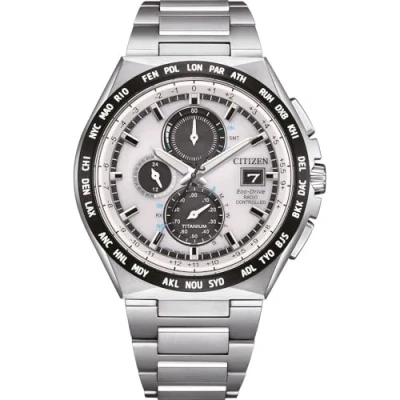 Abbildung von Citizen AT8238 84A Eco Drive Solar Funkuhr für Herren Titan Silberfarben
