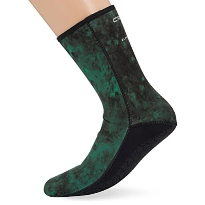Abbildung von Cressi Scorfano Boots Camou 3 mm Elastische und hydrodynamische Fußtasche mit Ultraspan Außenfutter innen mikroporös Blacklite, Tarngrün, für Erwachsene