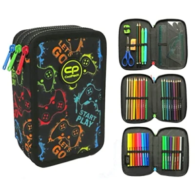 Abbildung von CoolPack XXL Federtasche, Federmäppchen Junge, Federmappe groß 44 teilig mit Aufnäher gefüllte Schüleretui 3 stöckig Motiv: XPLAY, Joystick, Play