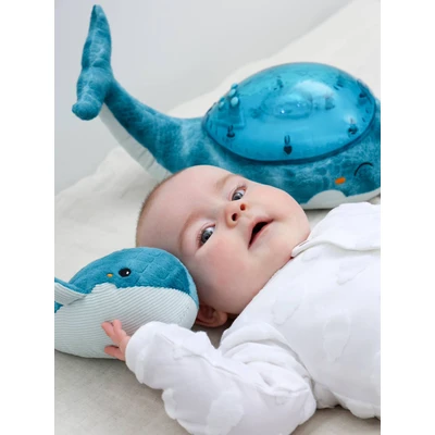 Abbildung von Cloud B Beruhigender Meeresbodenprojektor mit beruhigenden Geräuschen Helligkeit und Geschwindigkeit der Bewegung einstellbar Automatische Abschaltung Musik Nachtlicht Wal Tranquil Whale Family
