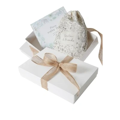 Abbildung von Stellou &amp; Friends Baby Kaschmir Geschenkset mit Babybuch Neugeborenes Giftbox 100% Decke Mütze, &#039;Mein erstes Jahr&#039; Erinnerungsalbum, Perfekte Geschenke zur Geburt, Taupe Shower