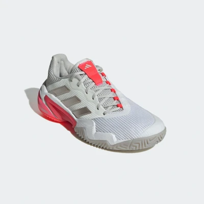 Abbildung von adidas Performance Barricade 13 Multicourt Tennisschuh cloud white champagne met. lucid red, Damen, Größe: 38 2/3 Schuhe