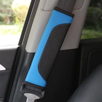 Abbildung von 2 Stück Gurtpolster,Premium Auto Gurtpolster im Zweierpack,Polsterung für Sitzgurt Auto,PU Leder Universal Sicherheitsgurt Polster Autogurt Gurtschoner Schulterpolster (Schwarz Blau)
